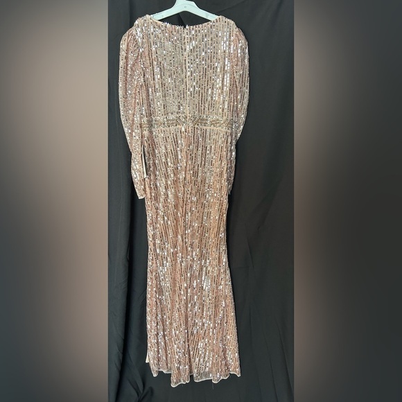 Mac Duggal 93549 NWT SEQUIN PUFF SLEEVE SURPLICE GOWN - Picture 5 of 8